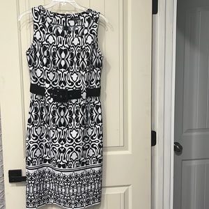 Voir Voir Ladies Blue & White Sleeveless Dress with Belt & Zipper in the back